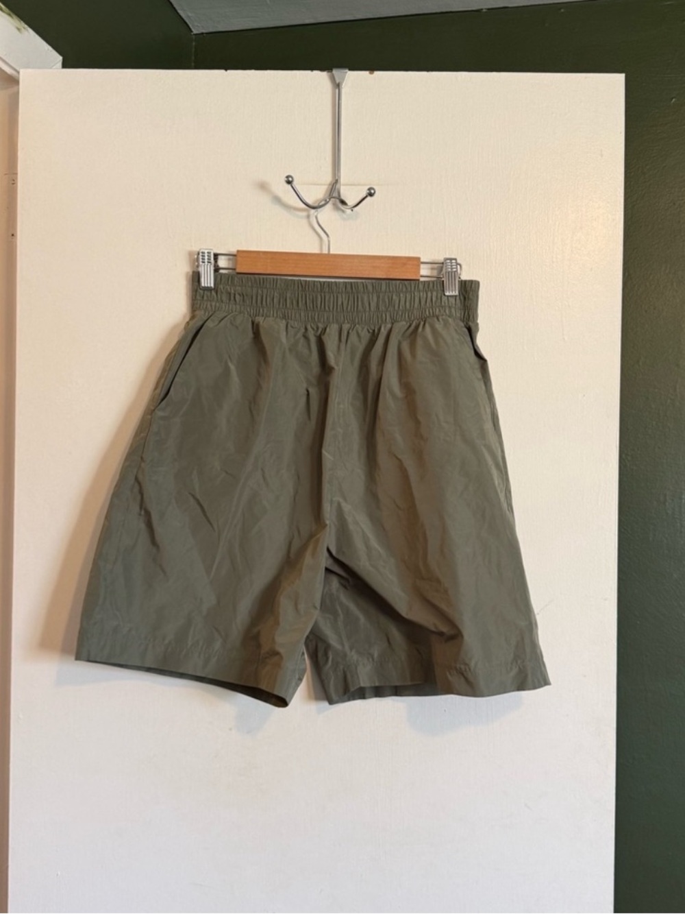 NWT Zara olive green windbreaker material pull on shorts size medium